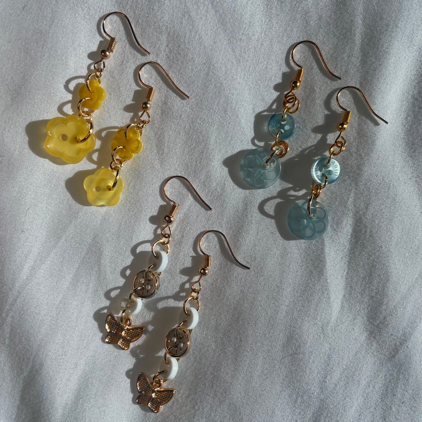 button earrings (gold)